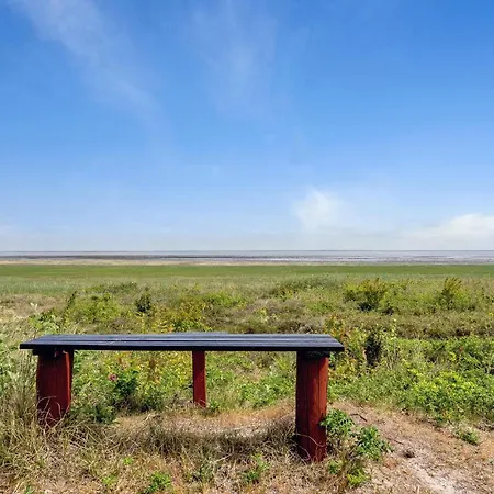 2 Bedroom Lovely In Romo *